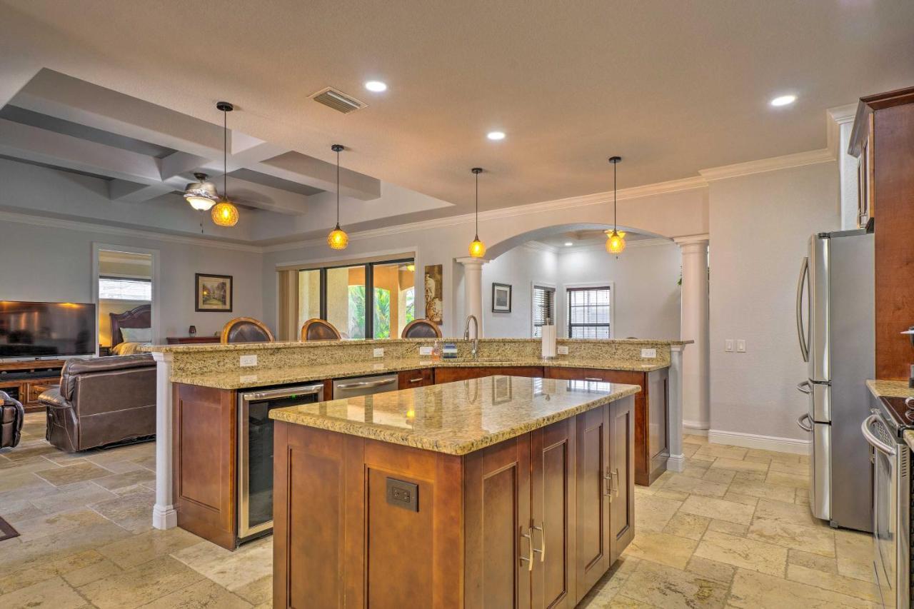 Canalfront Cape Coral Home With Patio And Grill! エクステリア 写真