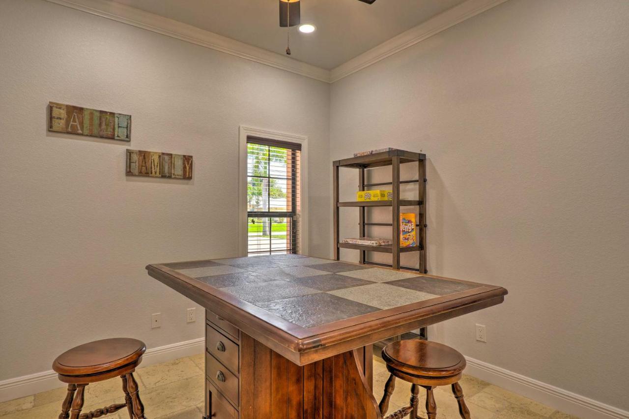 Canalfront Cape Coral Home With Patio And Grill! エクステリア 写真