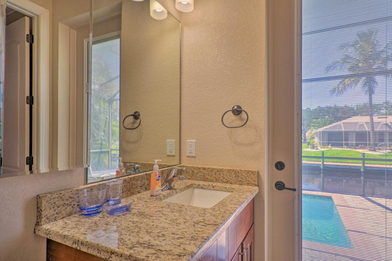 Canalfront Cape Coral Home With Patio And Grill! エクステリア 写真