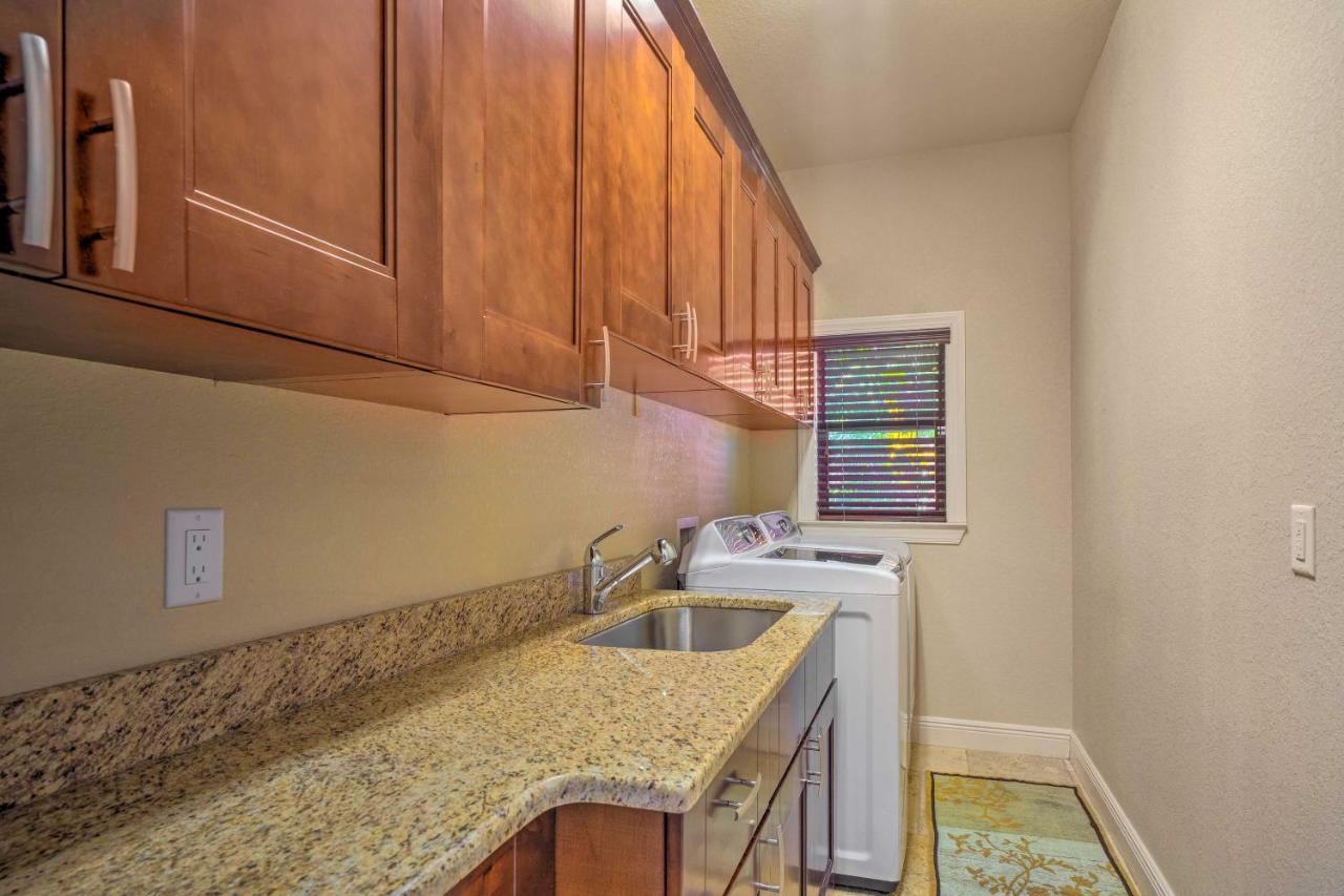 Canalfront Cape Coral Home With Patio And Grill! エクステリア 写真